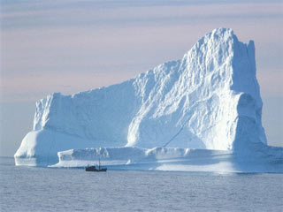 Какой-то такой вот кусок льда навсегда лишил удачи Титаник