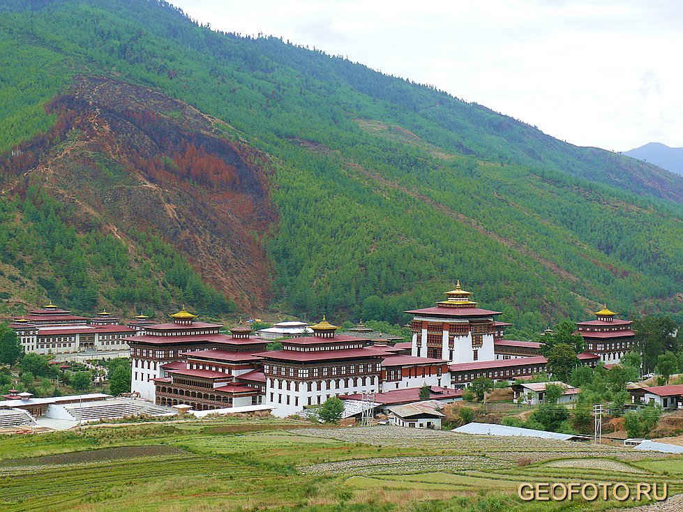 Бутан автомобильный. Королевство бутан, Тхимпху. Ташинчхо-дзонг. Монастырь гянгтей бутан. Бутан гурунги.